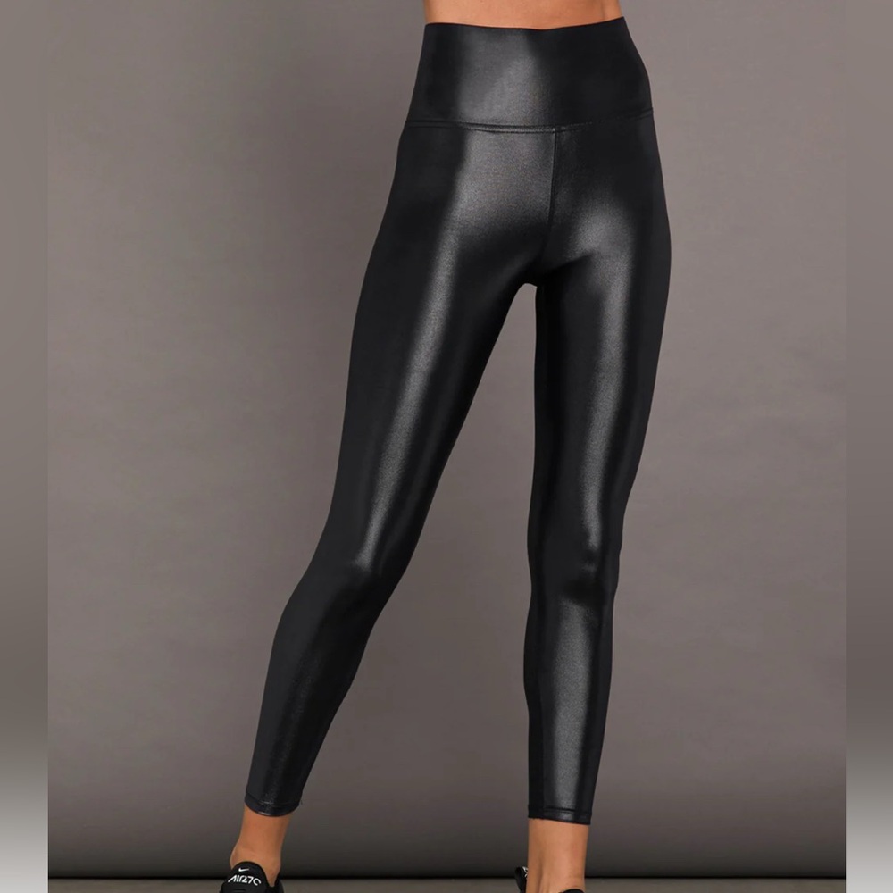 Carbon38 Legging in Takara Shine